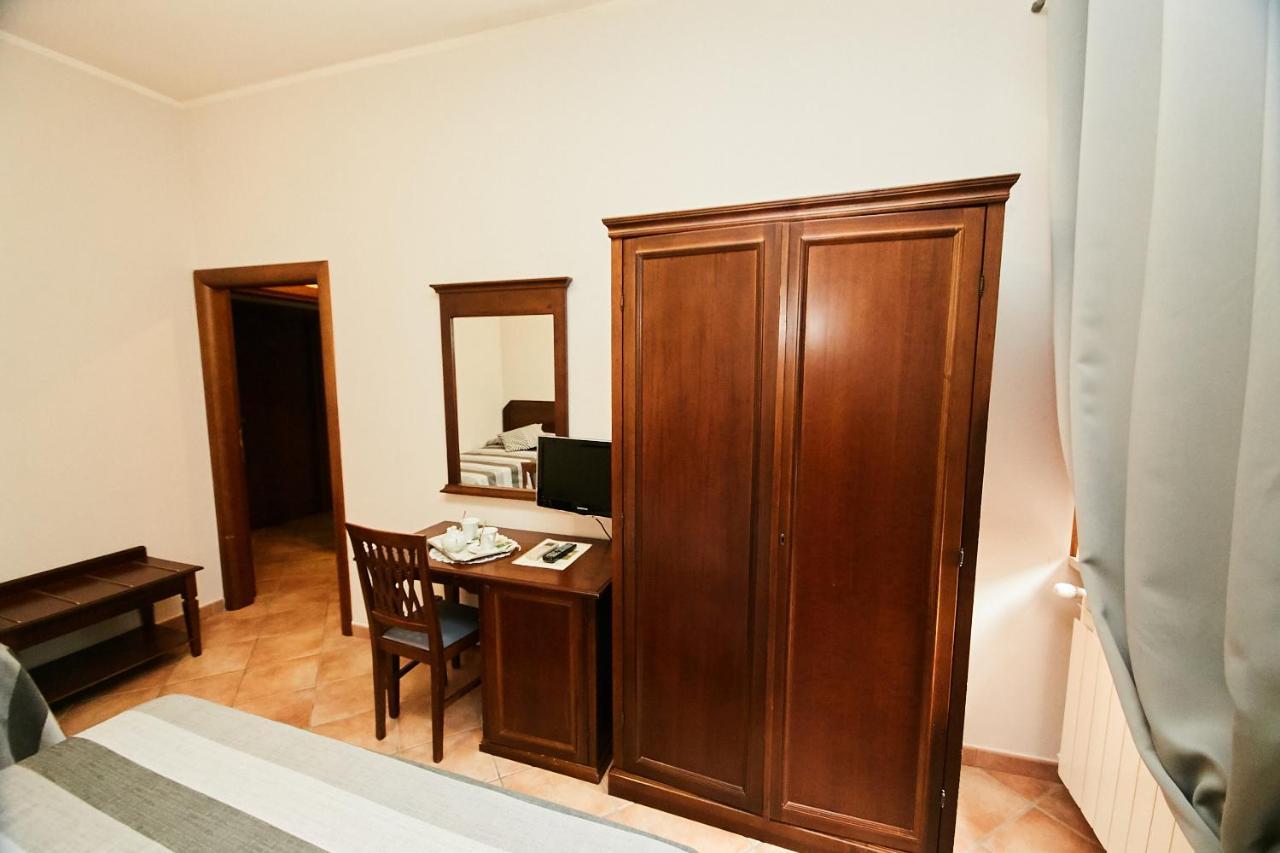 Hotel Vulci Монталто ди Кастро Екстериор снимка