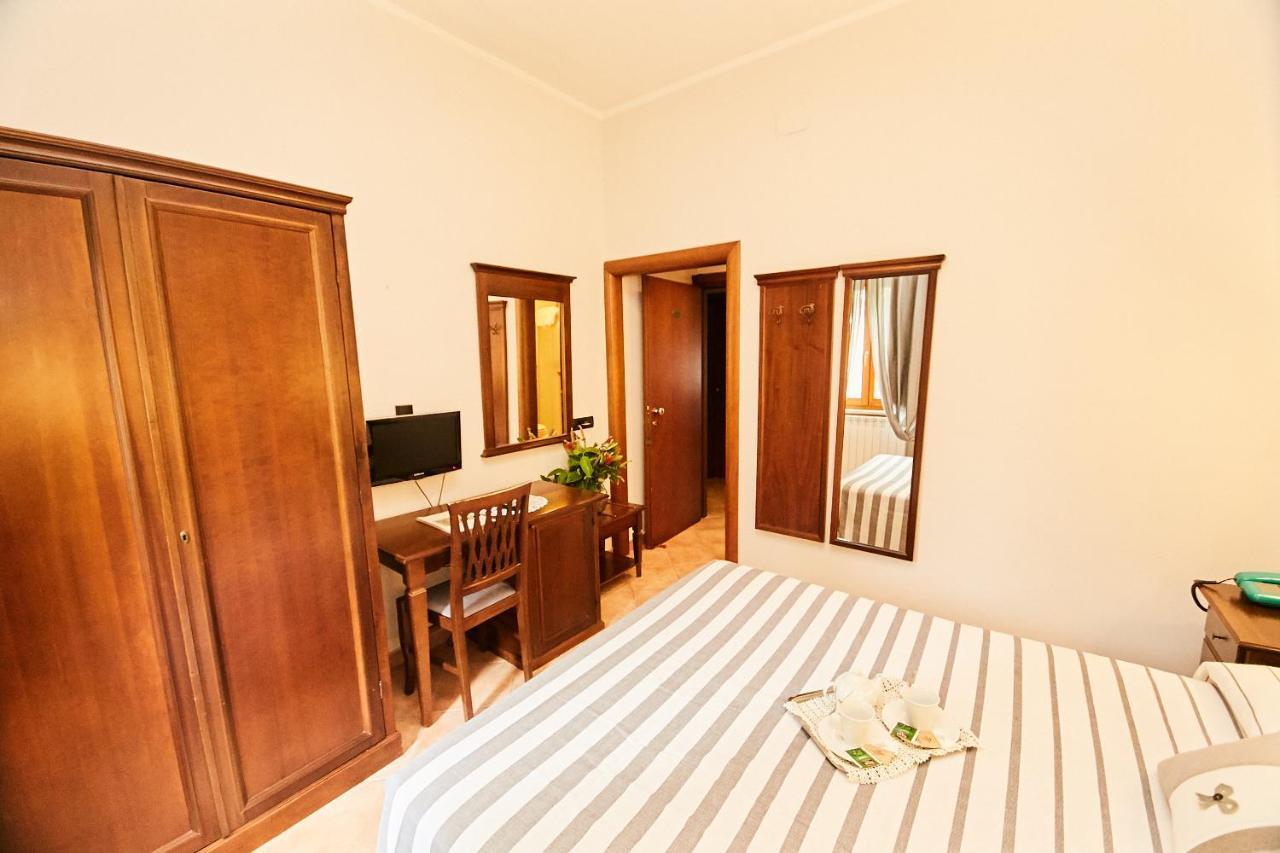 Hotel Vulci Монталто ди Кастро Екстериор снимка