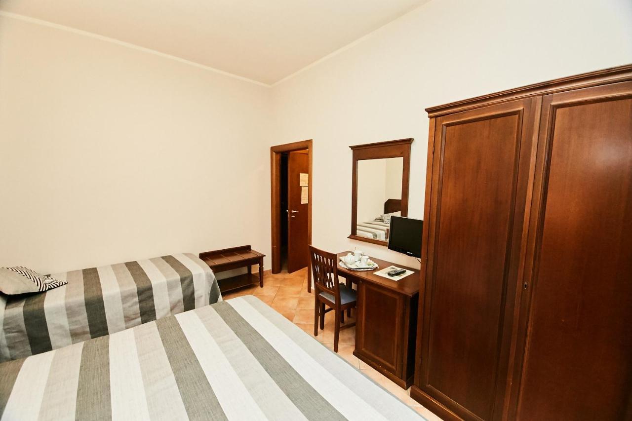 Hotel Vulci Монталто ди Кастро Екстериор снимка