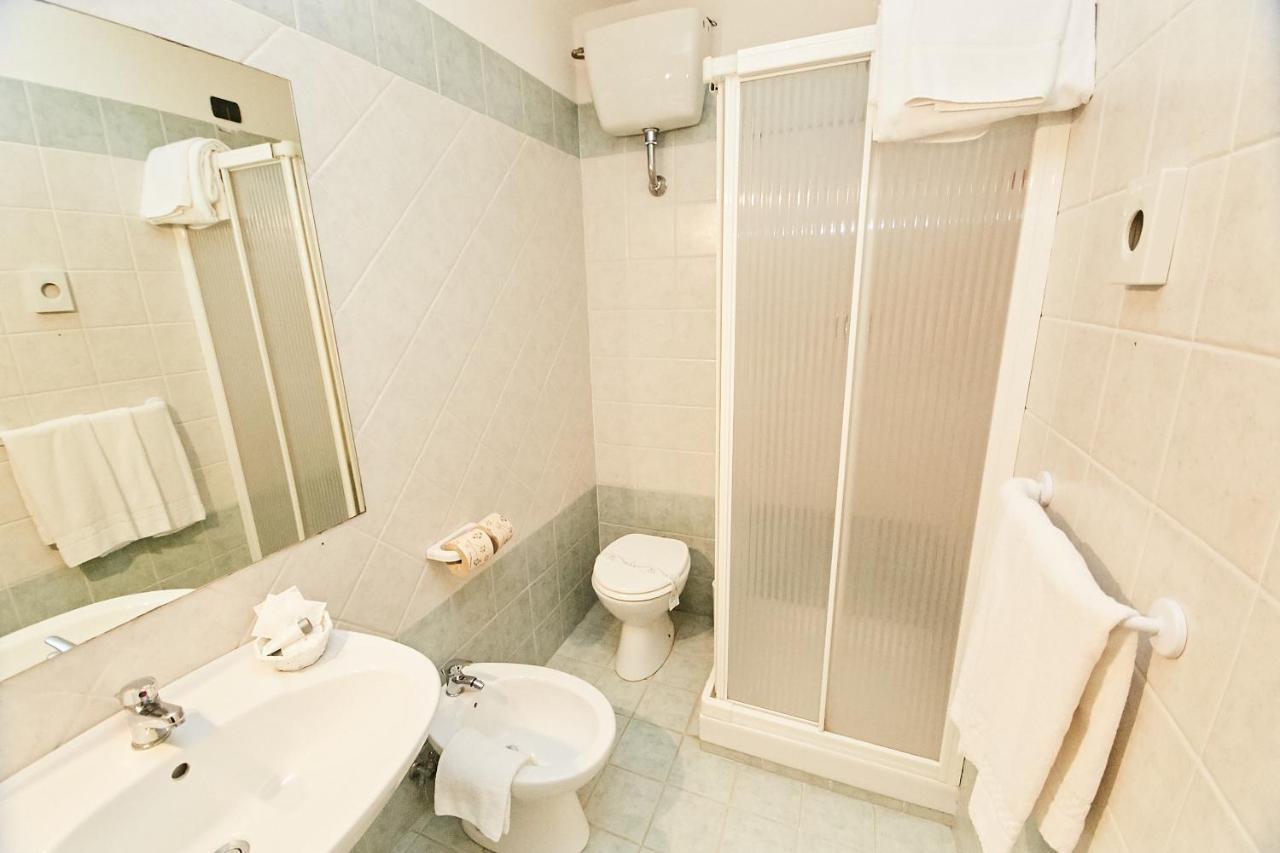 Hotel Vulci Монталто ди Кастро Екстериор снимка