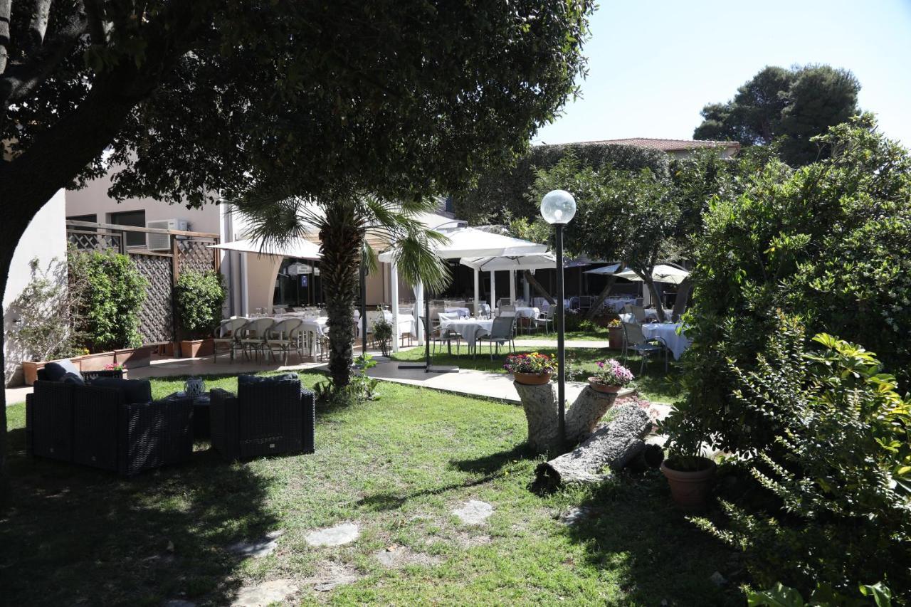 Hotel Vulci Монталто ди Кастро Екстериор снимка