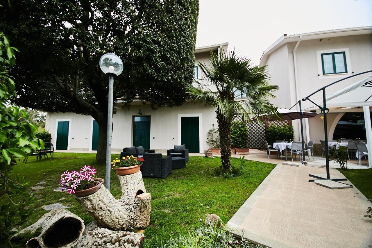 Hotel Vulci Монталто ди Кастро Екстериор снимка