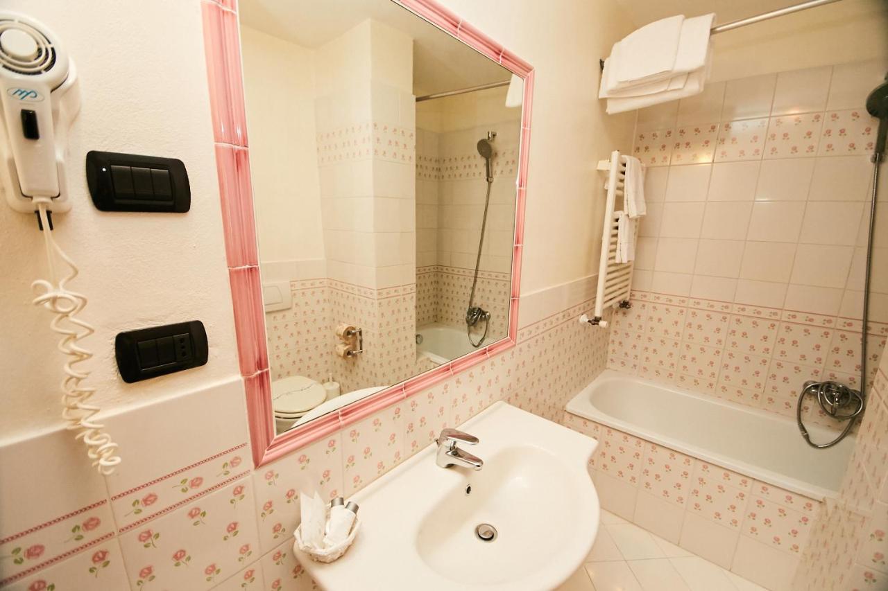 Hotel Vulci Монталто ди Кастро Екстериор снимка