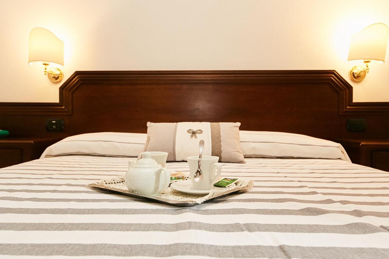 Hotel Vulci Монталто ди Кастро Екстериор снимка
